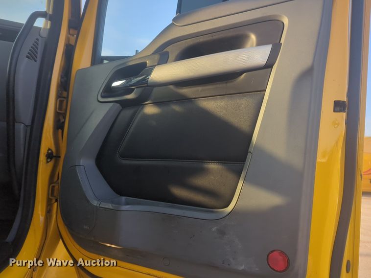 image for item OD9253 2020 Kenworth  T680 semi truck