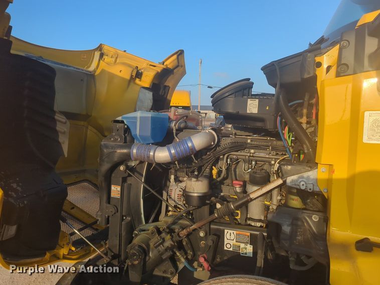 image for item OD9253 2020 Kenworth  T680 semi truck