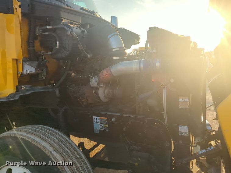 image for item OD9253 2020 Kenworth  T680 semi truck