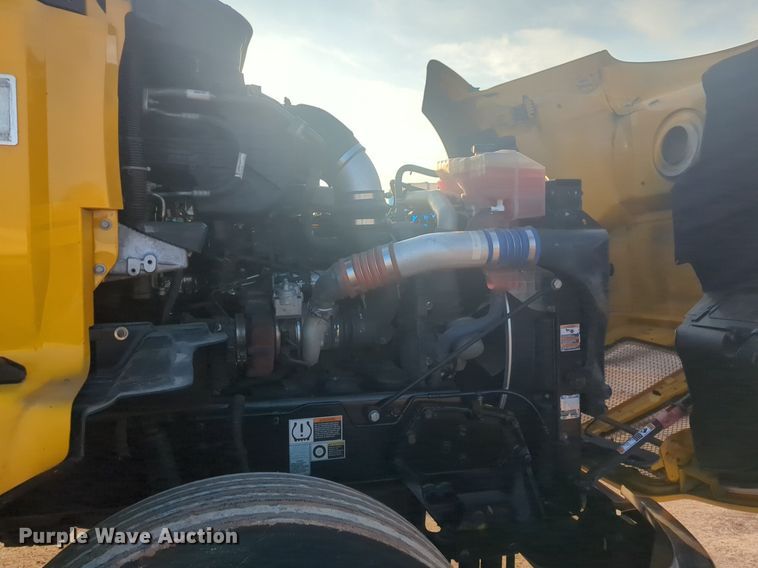 image for item OD9253 2020 Kenworth  T680 semi truck