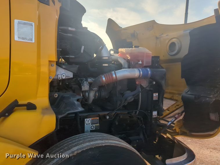 image for item OD9253 2020 Kenworth  T680 semi truck