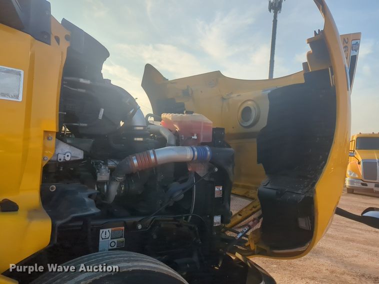 image for item OD9253 2020 Kenworth  T680 semi truck