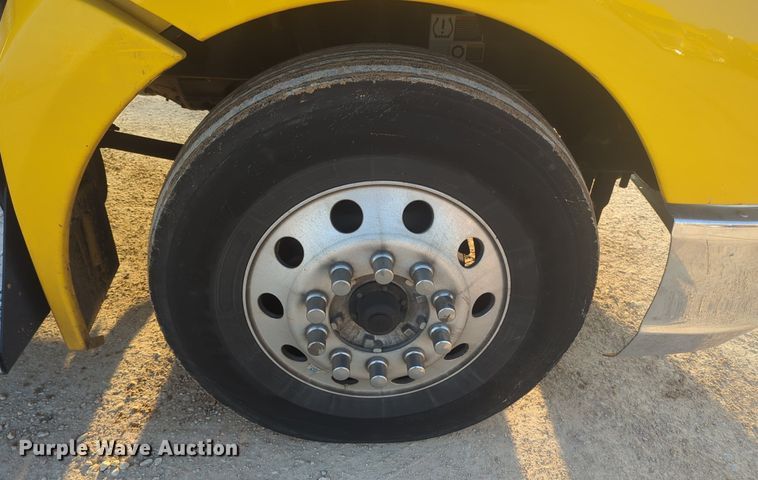 image for item OD9253 2020 Kenworth  T680 semi truck