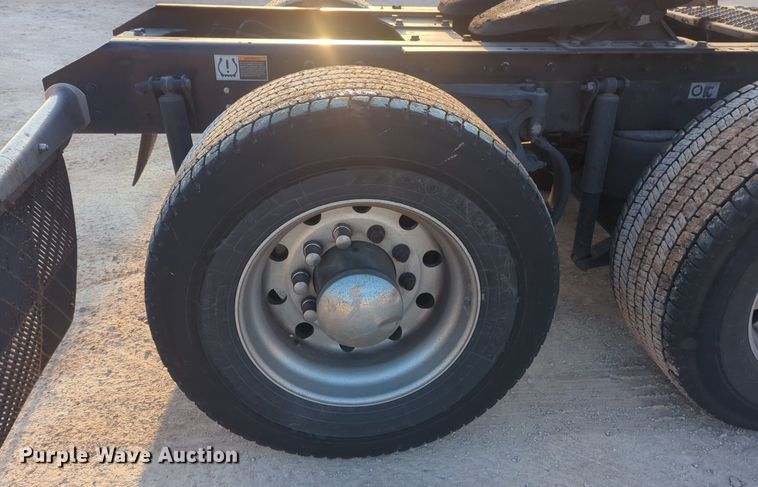 image for item OD9253 2020 Kenworth  T680 semi truck