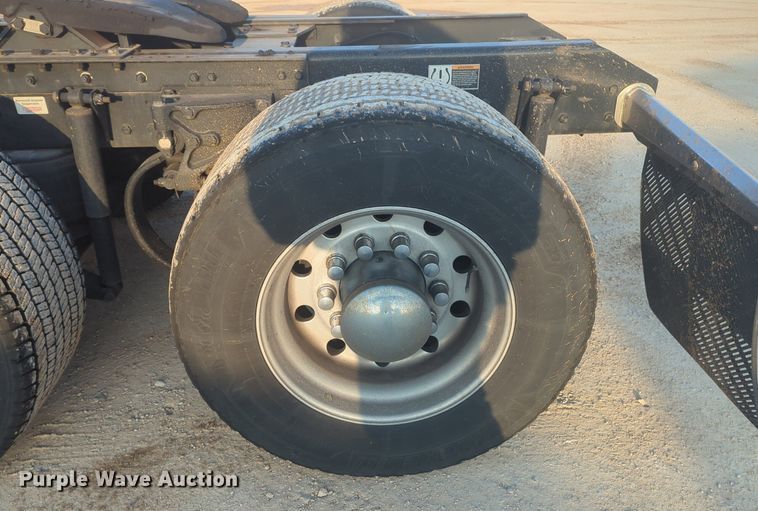 image for item OD9253 2020 Kenworth  T680 semi truck