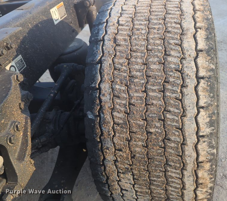 image for item OD9253 2020 Kenworth  T680 semi truck