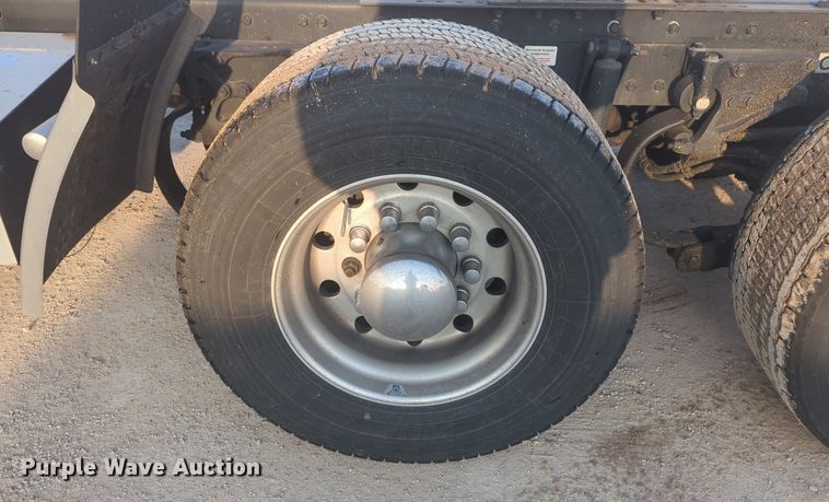 image for item OD9253 2020 Kenworth  T680 semi truck