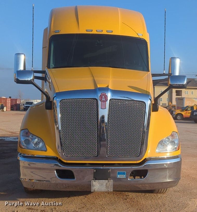 image for item OD9255 2020 Kenworth T680 semi truck