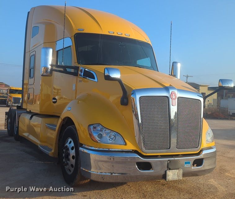image for item OD9255 2020 Kenworth T680 semi truck