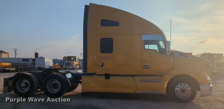image for item OD9255 2020 Kenworth T680 semi truck