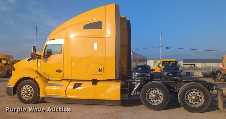 image for item OD9255 2020 Kenworth T680 semi truck