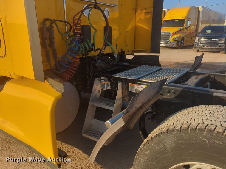 image for item OD9255 2020 Kenworth T680 semi truck