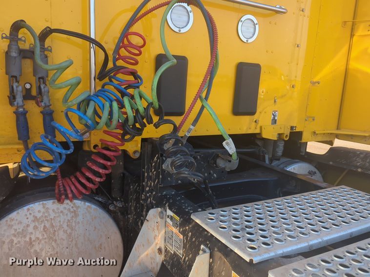 image for item OD9255 2020 Kenworth T680 semi truck