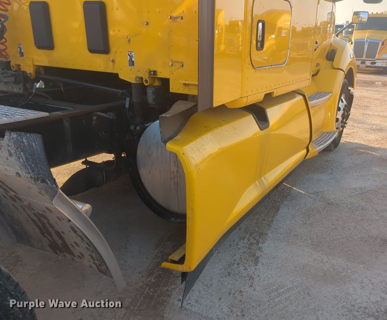 image for item OD9255 2020 Kenworth T680 semi truck