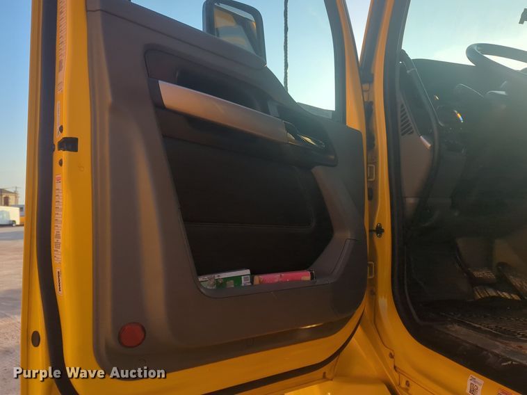 image for item OD9255 2020 Kenworth T680 semi truck