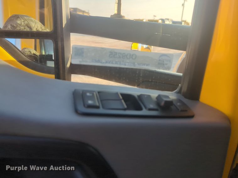 image for item OD9255 2020 Kenworth T680 semi truck