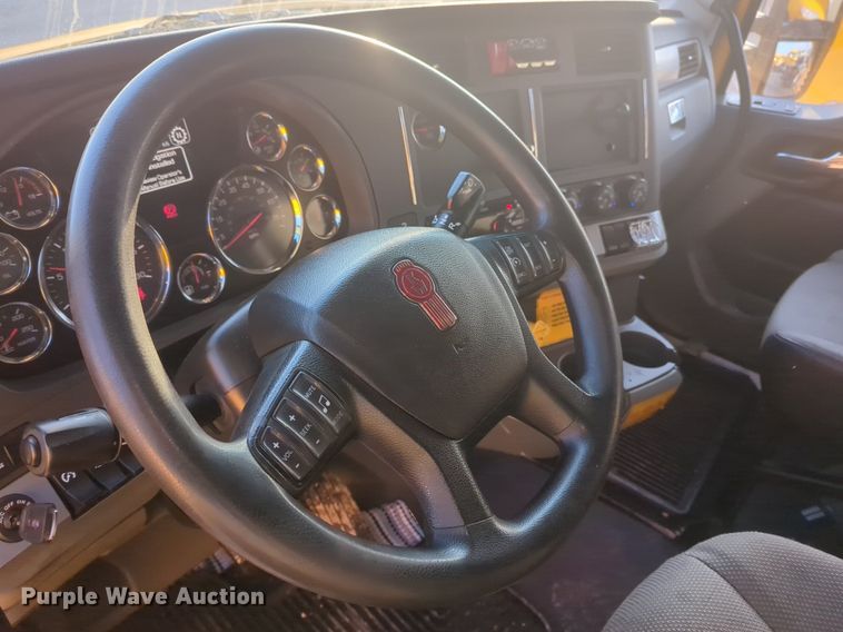 image for item OD9255 2020 Kenworth T680 semi truck