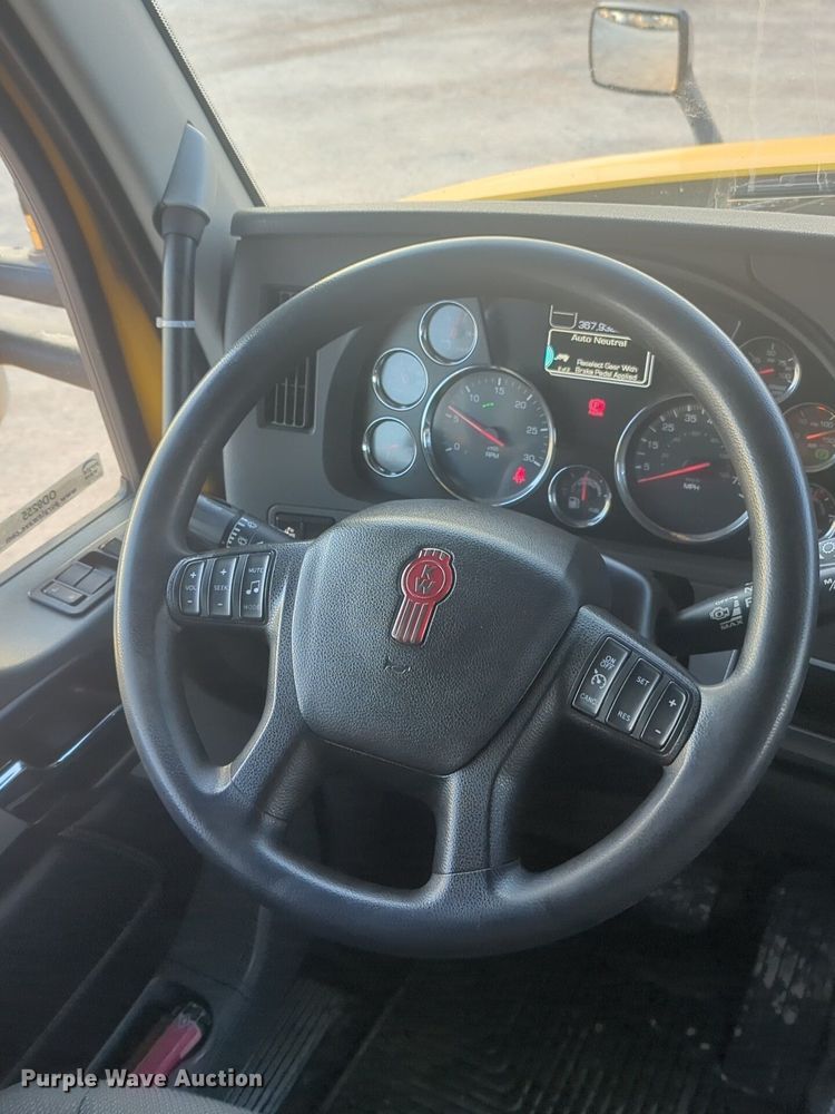 image for item OD9255 2020 Kenworth T680 semi truck
