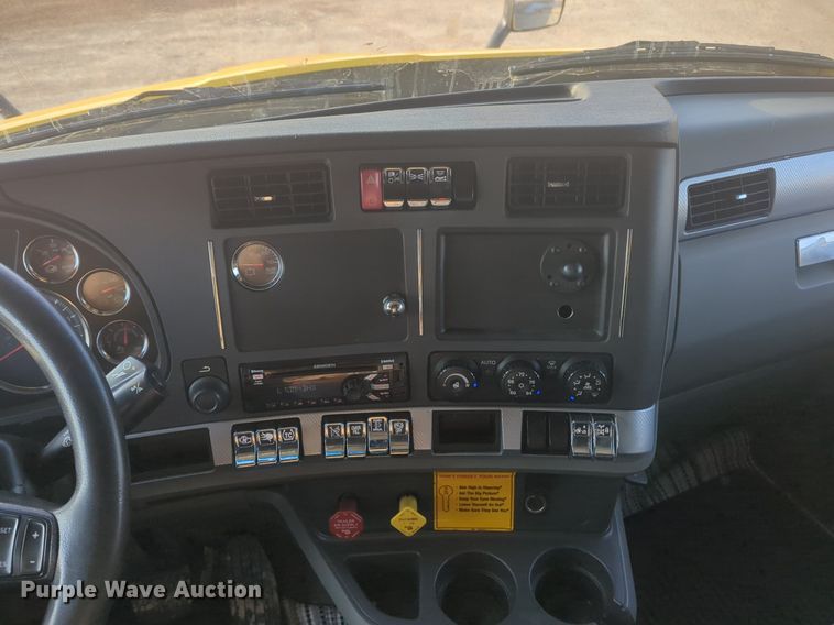 image for item OD9255 2020 Kenworth T680 semi truck