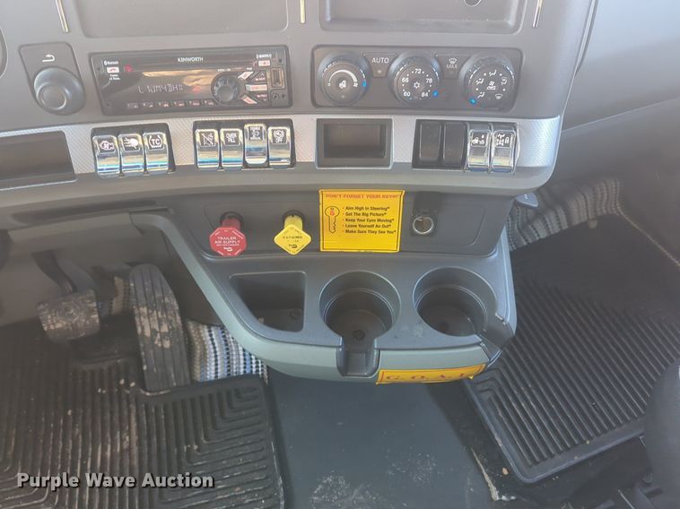 image for item OD9255 2020 Kenworth T680 semi truck