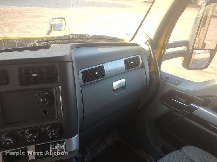 image for item OD9255 2020 Kenworth T680 semi truck