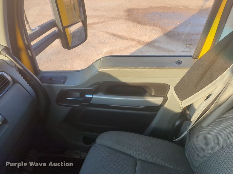 image for item OD9255 2020 Kenworth T680 semi truck