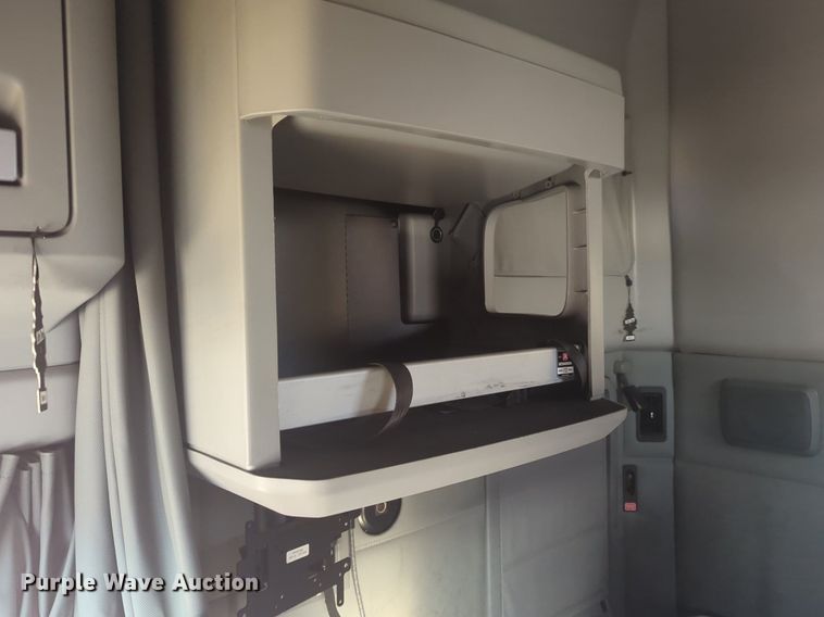 image for item OD9255 2020 Kenworth T680 semi truck