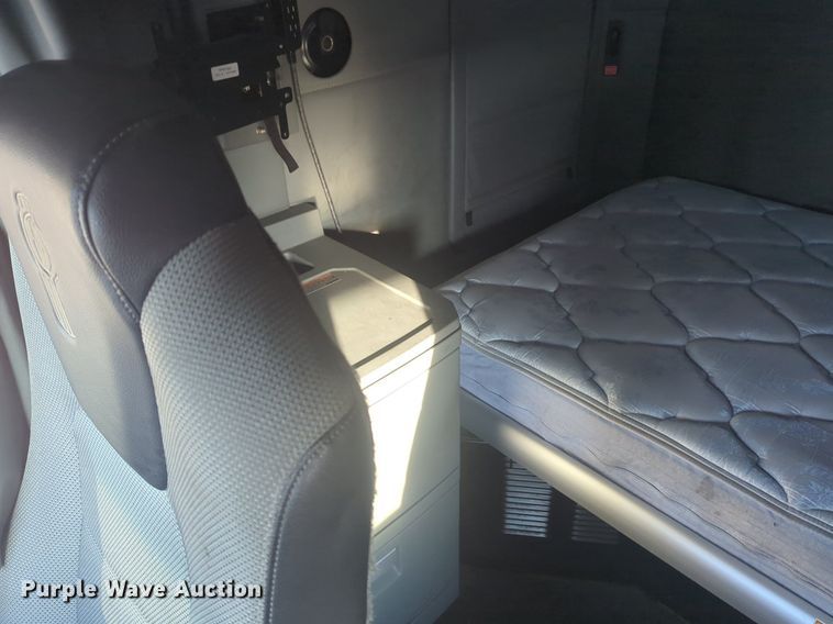 image for item OD9255 2020 Kenworth T680 semi truck