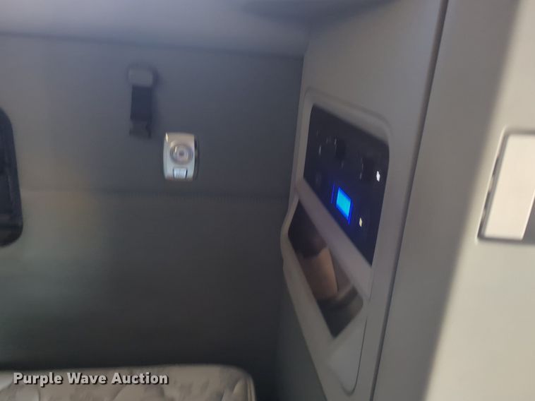 image for item OD9255 2020 Kenworth T680 semi truck