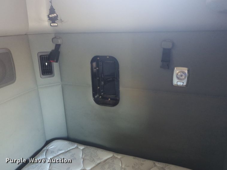 image for item OD9255 2020 Kenworth T680 semi truck