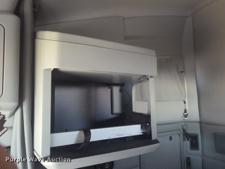 image for item OD9255 2020 Kenworth T680 semi truck