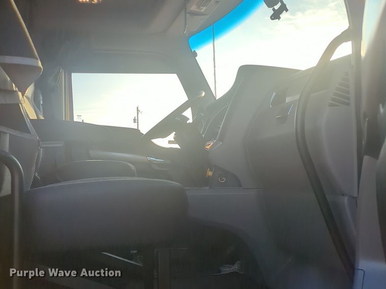 image for item OD9255 2020 Kenworth T680 semi truck