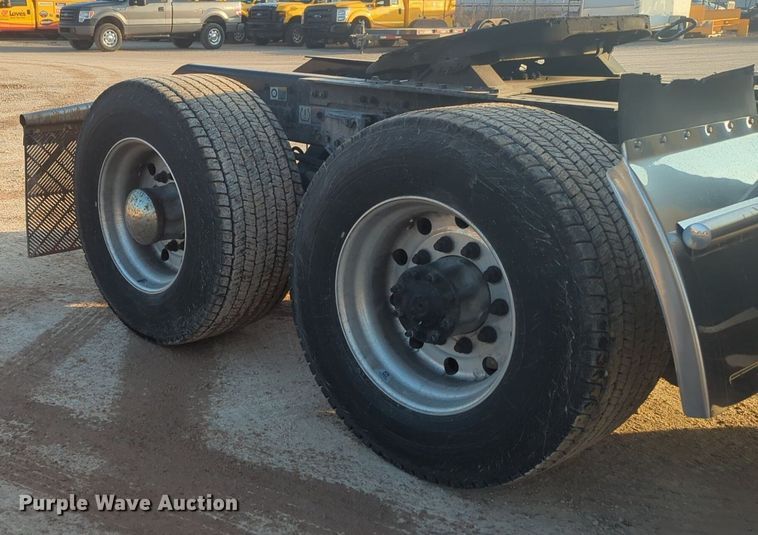 image for item OD9255 2020 Kenworth T680 semi truck