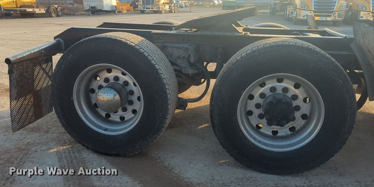 image for item OD9255 2020 Kenworth T680 semi truck