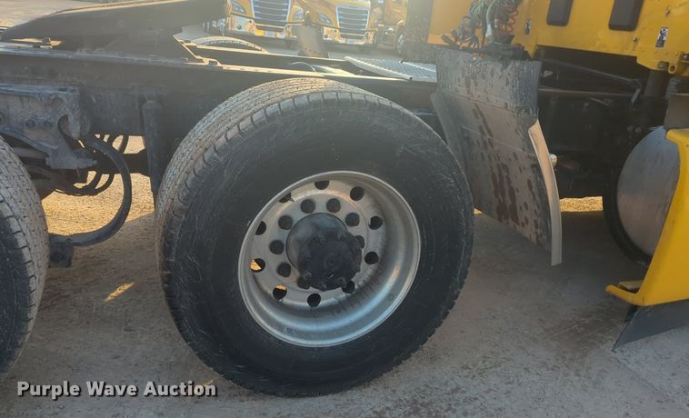 image for item OD9255 2020 Kenworth T680 semi truck