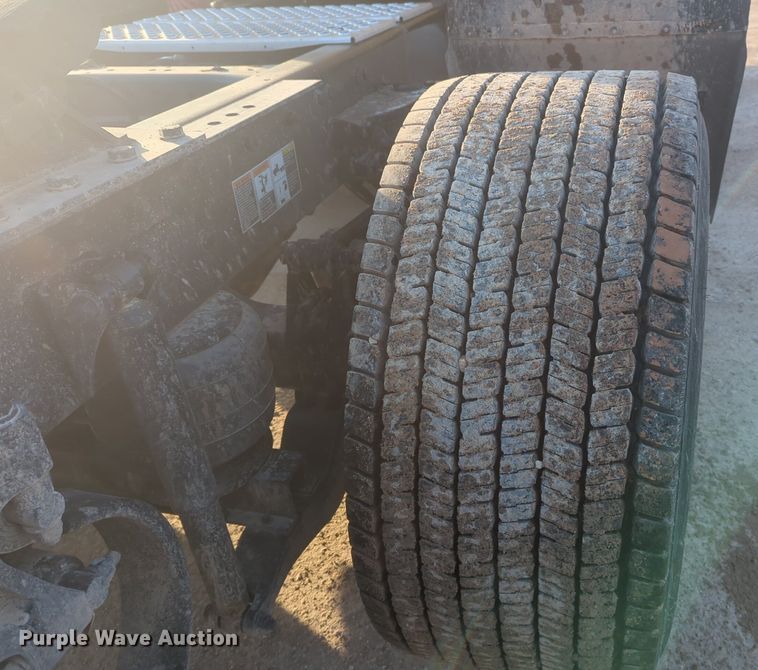 image for item OD9255 2020 Kenworth T680 semi truck