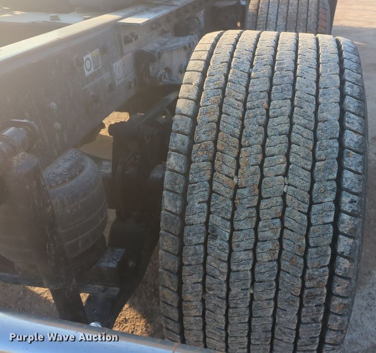 image for item OD9255 2020 Kenworth T680 semi truck