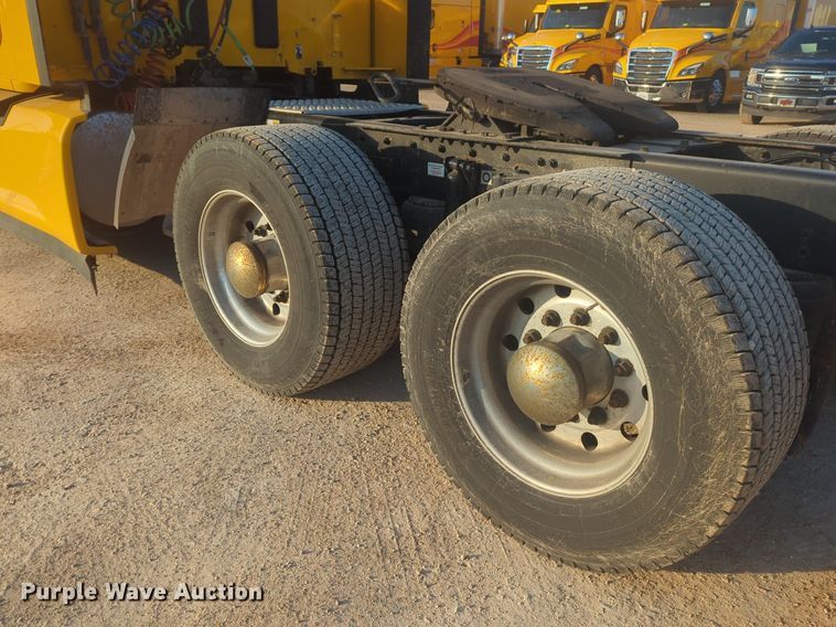 image for item OD9255 2020 Kenworth T680 semi truck