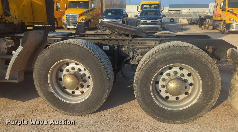 image for item OD9255 2020 Kenworth T680 semi truck