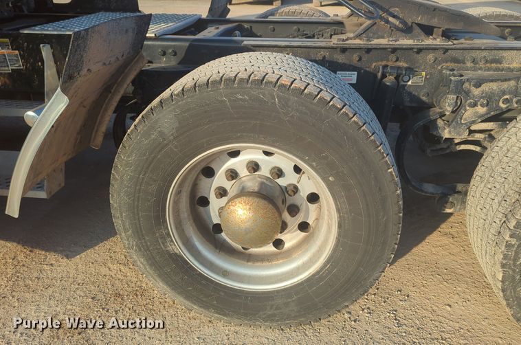 image for item OD9255 2020 Kenworth T680 semi truck