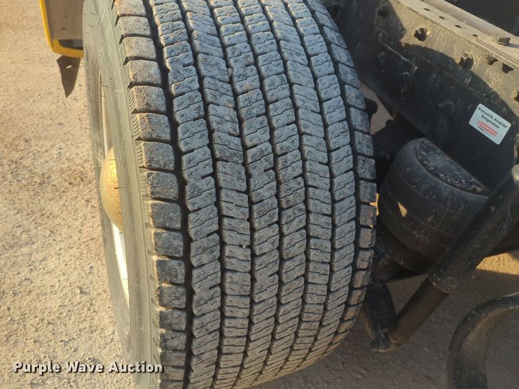 image for item OD9255 2020 Kenworth T680 semi truck