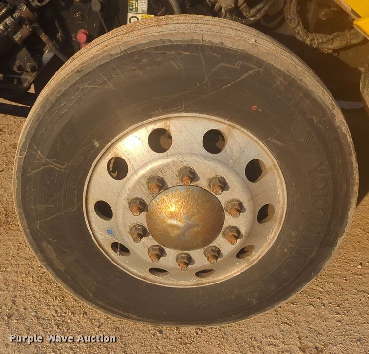 image for item OD9255 2020 Kenworth T680 semi truck