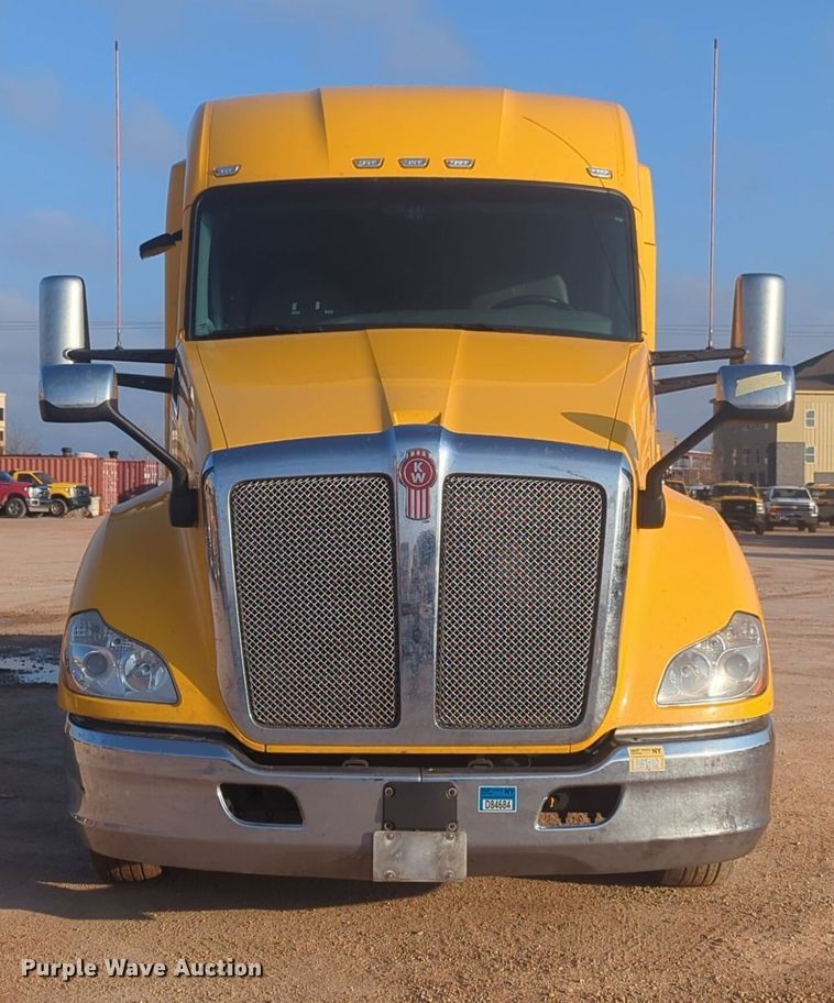 image for item OD9256 2019 Kenworth T680 semi truck