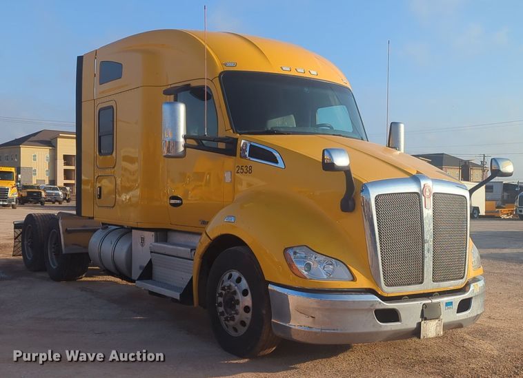 image for item OD9256 2019 Kenworth T680 semi truck