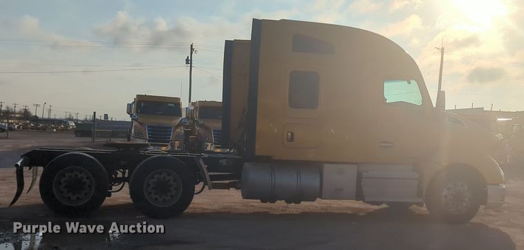 image for item OD9256 2019 Kenworth T680 semi truck