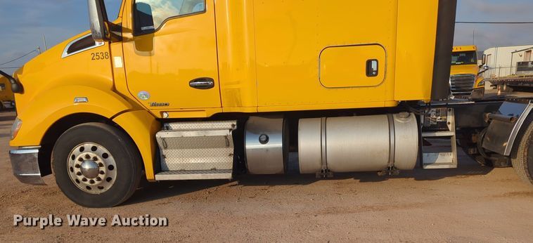 image for item OD9256 2019 Kenworth T680 semi truck