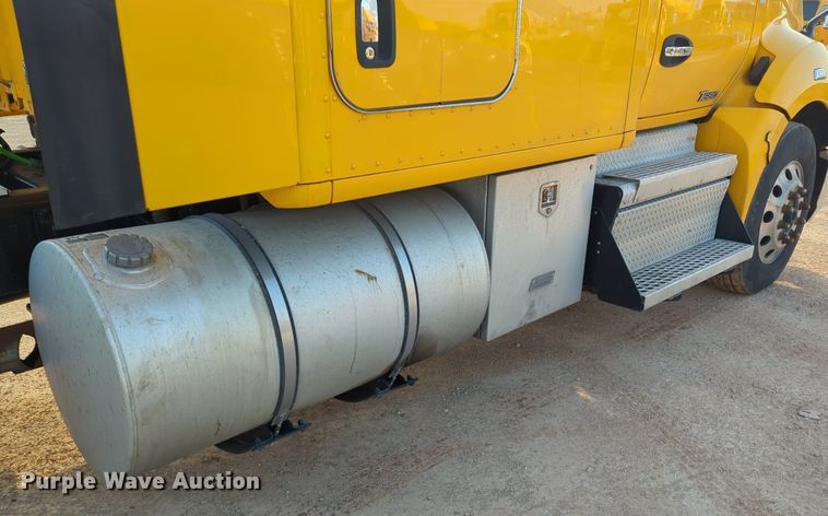 image for item OD9256 2019 Kenworth T680 semi truck