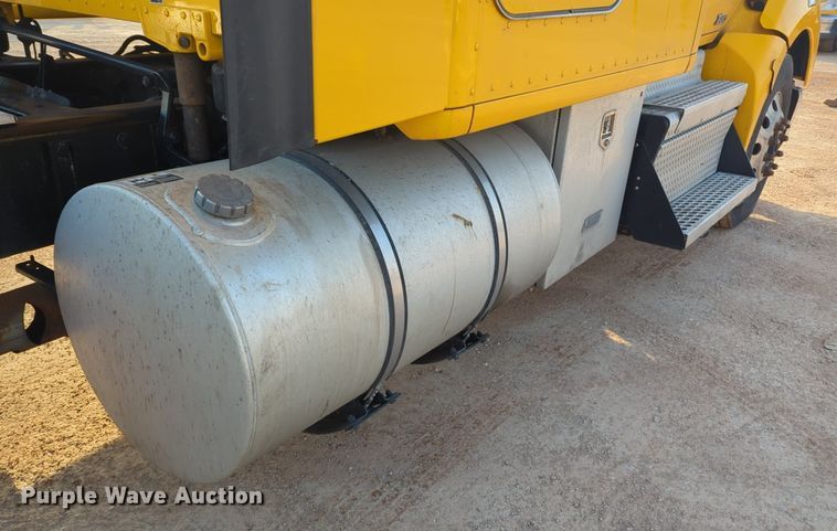 image for item OD9256 2019 Kenworth T680 semi truck