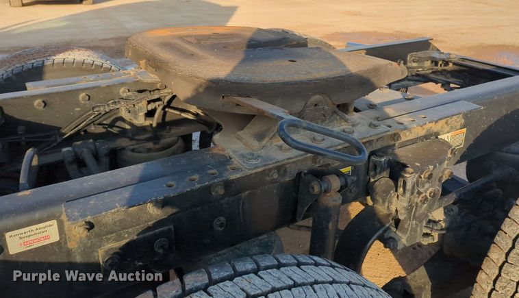 image for item OD9256 2019 Kenworth T680 semi truck