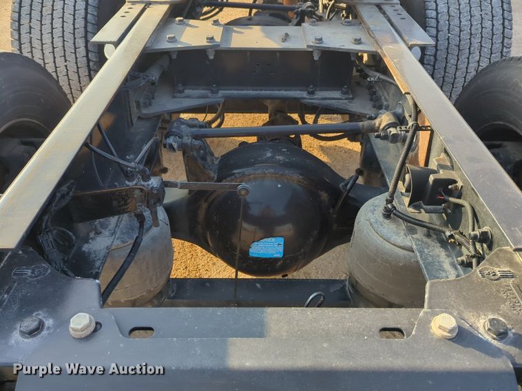 image for item OD9256 2019 Kenworth T680 semi truck